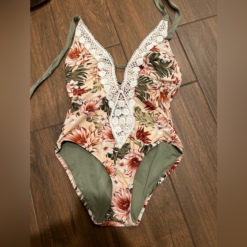 Kona Sol 1-piece bathing suit